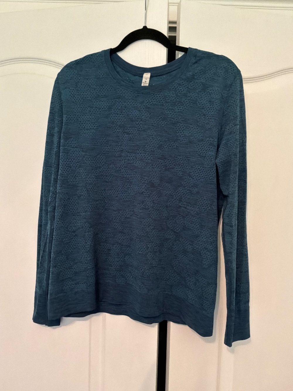 Lululemon Breeze By Long Sleeve Size 10